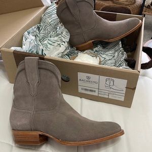 New in Box! Daphney bachesto boots in stone grey